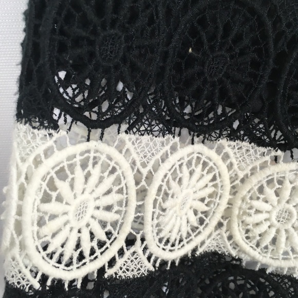 ALICE + OLIVIA | crochet Bermuda shorts 0950 - Picture 6 of 8